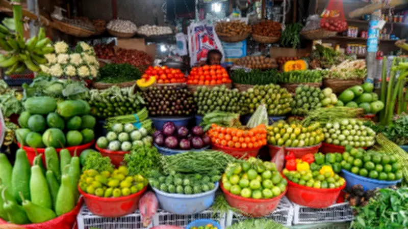 রমজানে দ্রব্যমূল্যের ঊর্ধ্বগতি: সংযমের মাসে উদ্বেগের বাজার