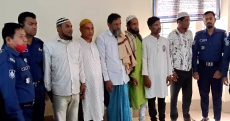 নোয়াখালীতে শহীদ মিনারে ফুল দিতে গিয়ে আওয়ামী লীগের ছয় নেতাকর্মী গ্রেপ্তার