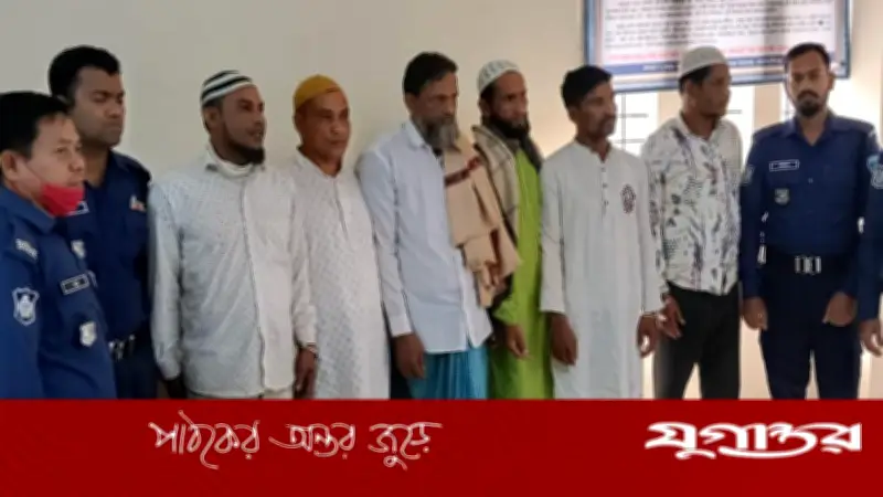 নোয়াখালীতে শহীদ মিনারে ফুল দিতে গিয়ে আওয়ামী লীগের ৬ কর্মী পুলিশের হাতে আটক