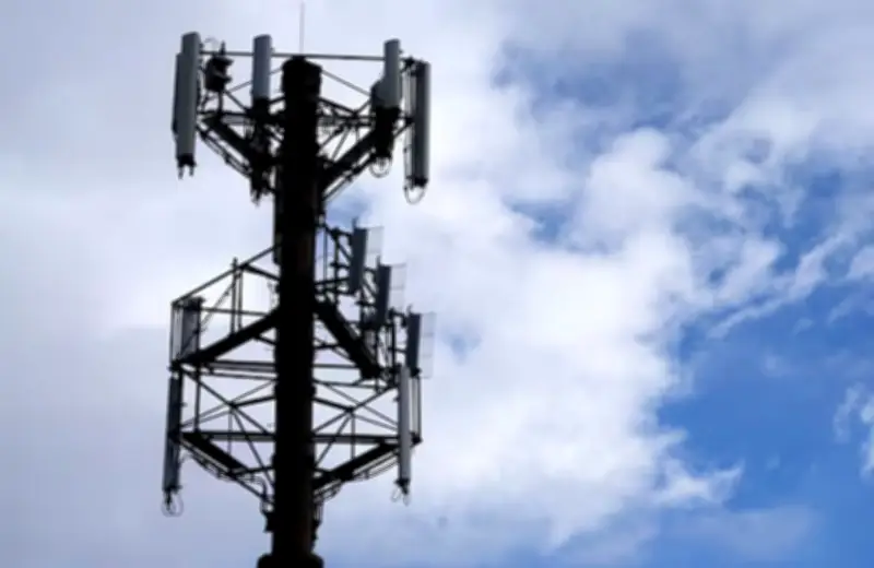 মোবাইল টাওয়ার নকল করে প্রতারকদের নতুন ফাঁদ, এসএমএস ব্লাস্টার যন্ত্রে ঝুঁকি বাড়ছে