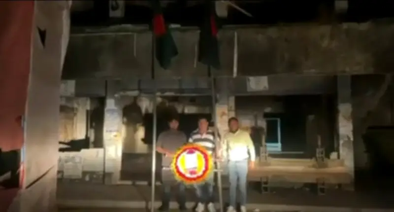 ফরিদপুরের নগরকান্দায় নিষিদ্ধ আওয়ামী লীগ কার্যালয়ে জাতীয় পতাকা উত্তোলনের ঘটনা