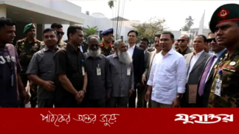 প্রধানমন্ত্রী তারেক রহমানের প্রথম কার্যালয় দিবস: পুরোনো কর্মচারীদের সাথে কুশল বিনিময়