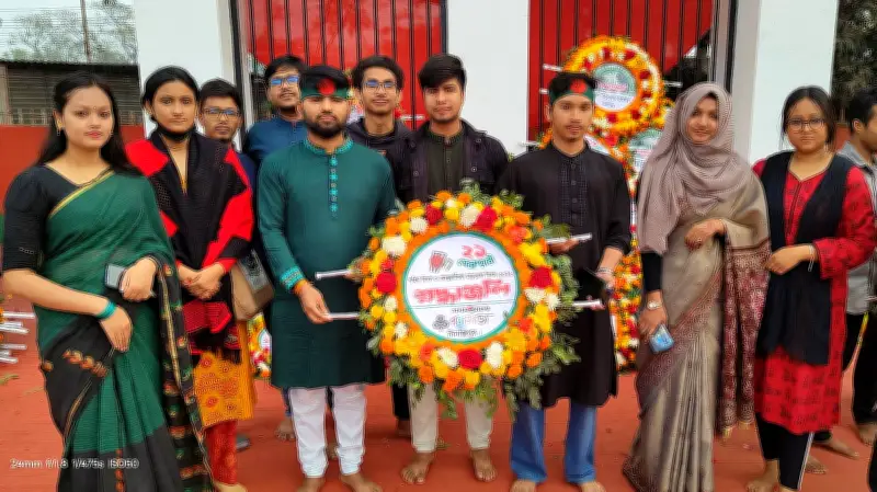 দিনাজপুর বন্ধুসভার শহীদ মিনারে শ্রদ্ধাঞ্জলি: মাতৃভাষা দিবসে পুষ্পস্তবক অর্পণ