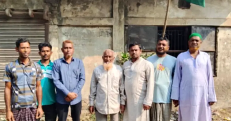 নড়াইলে নিষিদ্ধ আওয়ামী লীগের পতাকা উত্তোলন: 'জয় বাংলা' স্লোগানে কার্যালয় দখল