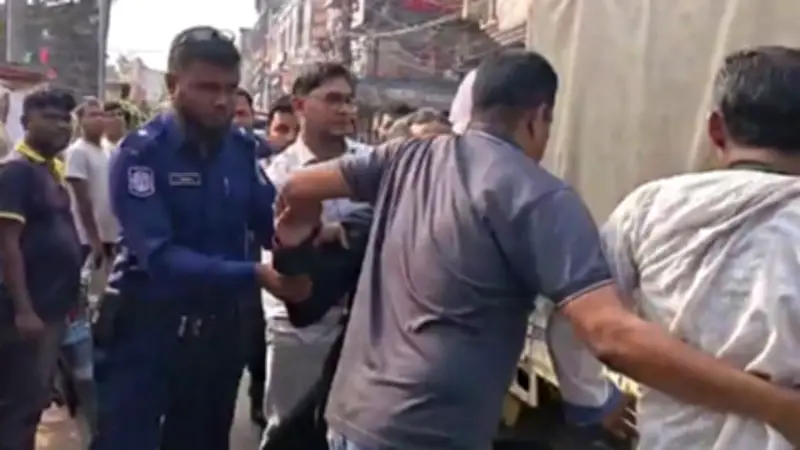 গাইবান্ধা শহিদ মিনারে 'জয় বাংলা' স্লোগান, ২ জন আটক; নৌপরিবহন মন্ত্রী ভারতীয় চুক্তি পর্যালোচনার ঘোষণা