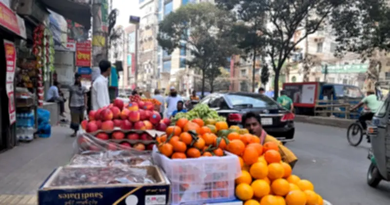 রমজানে ফলের দামে চরম উত্থান, সাধারণ ক্রেতাদের জন্য দুর্ভোগ