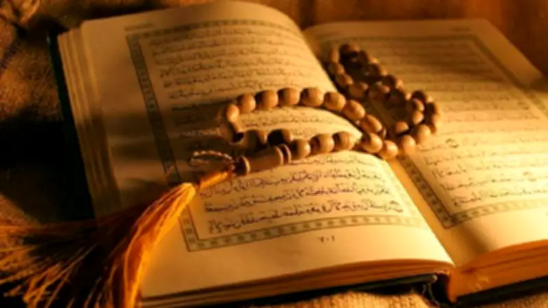 বিএনপি নেতার ১৭ বছর পর জুতা পরা ও শিক্ষকদের বেতন বিতর্কে উত্তপ্ত রাজনীতি