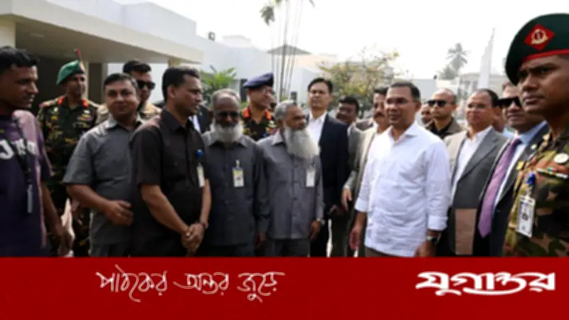 প্রধানমন্ত্রী তারেক রহমানের তেজগাঁও কার্যালয়ে প্রথম অফিস, পুরোনো কর্মীদের খোঁজখবর নিলেন