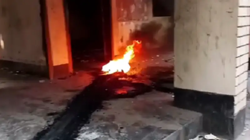 পাবনায় আগুন, বগুড়ায় কারাগারে উৎসব, স্বর্ণের দাম বৃদ্ধি ও ঝাড়খণ্ডে মর্মান্তিক হত্যা