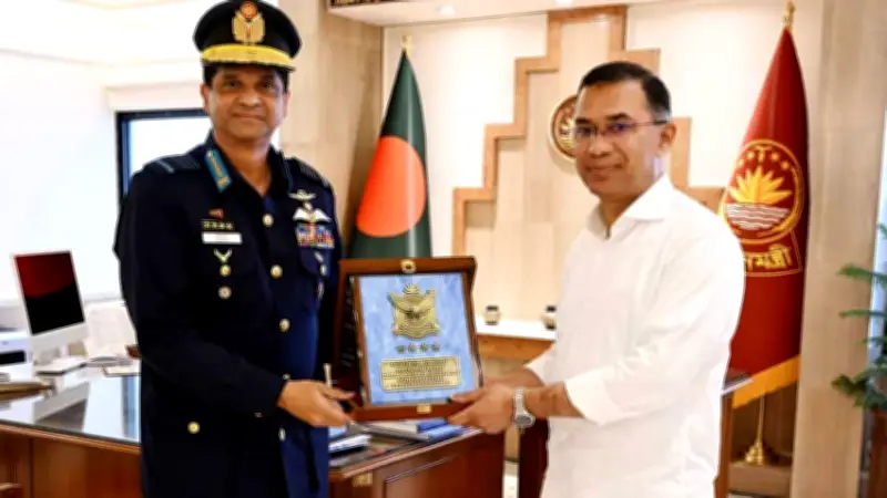 প্রধানমন্ত্রীর সেনা প্রধানদের সাথে বৈঠক, বাণিজ্যমন্ত্রীর নাগরিক পর্যবেক্ষক ঘোষণা