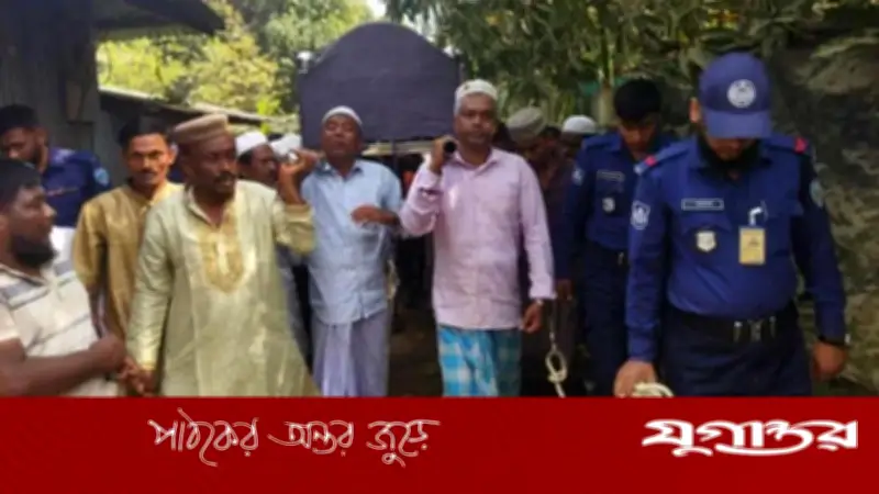 প্যারোলে মুক্তি পেয়ে মায়ের জানাজায় অংশ নিলেন রামুর দুই আওয়ামী লীগ নেতা