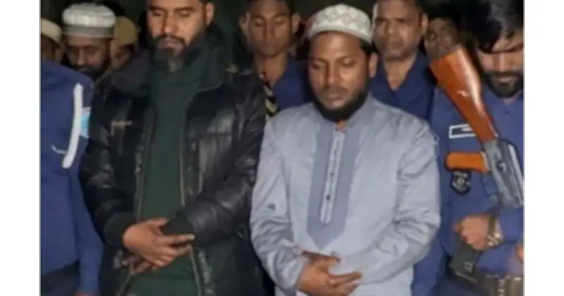 প্যারোলে মুক্তি পেয়ে পুলিশ পাহারায় বাবার জানাজায় অংশ নিলেন কারাবন্দি ছাত্রদল নেতা আলাউদ্দিন পাটোয়ারী