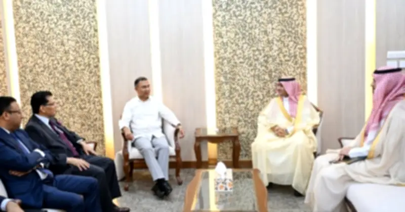 সৌদি রাষ্ট্রদূতের প্রধানমন্ত্রী তারেক রহমানের সাথে সচিবালয়ে সৌজন্য সাক্ষাৎ