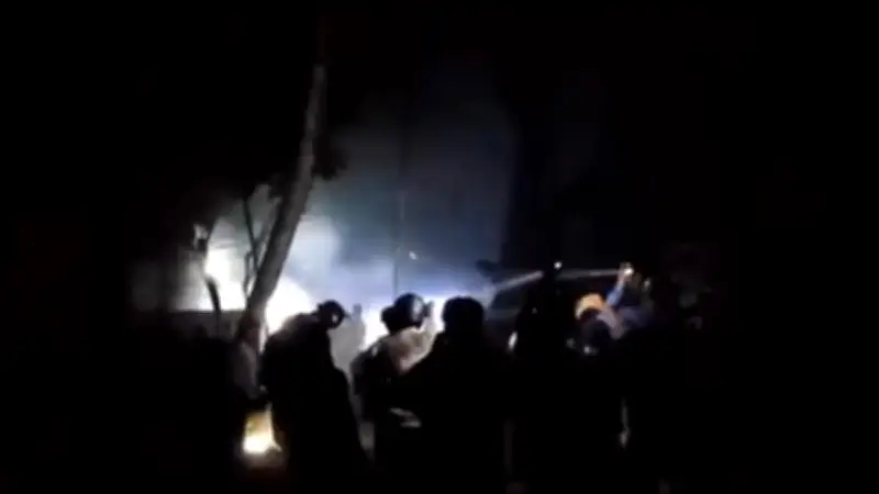 মাদারীপুরে আধিপত্য বিরোধে টর্চলাইট জ্বালিয়ে সংঘর্ষ, শতাধিক হাতবোমা বিস্ফোরণ