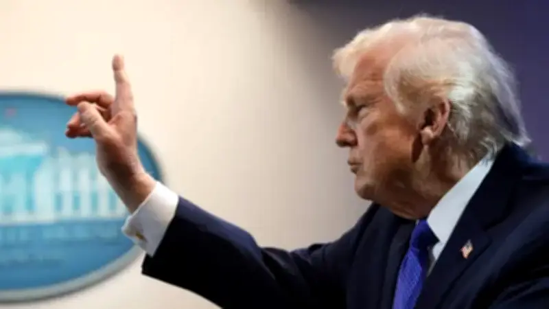 মার্কিন সুপ্রিম কোর্টের রায়ের পর ট্রাম্পের নতুন শুল্কে বিশ্বজুড়ে উদ্বেগ