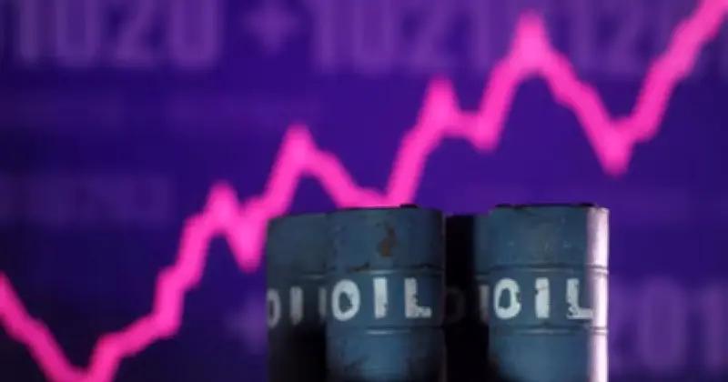 ট্রাম্পের ইরান হামলার হুমকিতে বিশ্ববাজারে তেলের দাম ঊর্ধ্বমুখী, মার্কিন ভোটারদের পকেটে চাপ