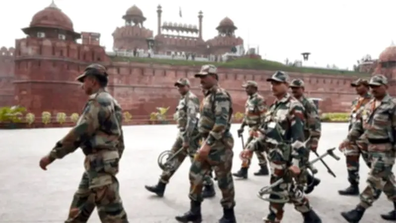 দিল্লিতে হামলার শঙ্কায় রেড এলার্ট, শিক্ষামন্ত্রী দুর্নীতির বিরুদ্ধে কঠোর অবস্থান