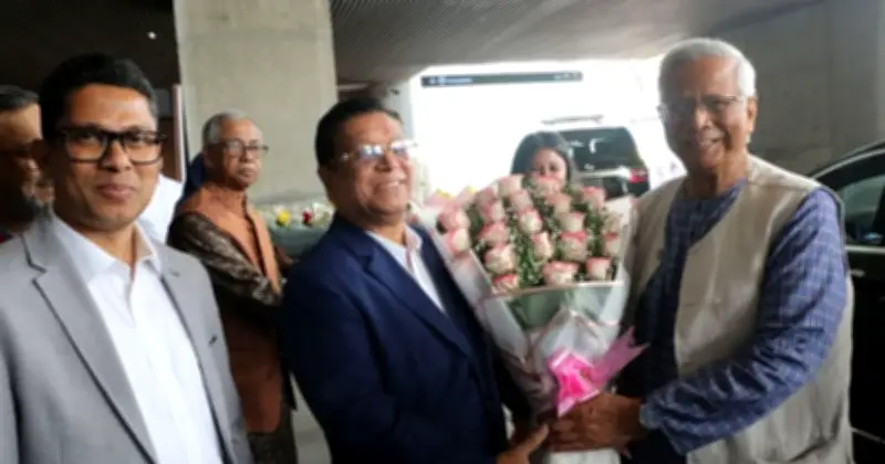 নোবেলজয়ী ড. ইউনুস ফিরলেন নিজ প্রতিষ্ঠানে, ১৮ মাস পর শুরু করলেন দায়িত্ব