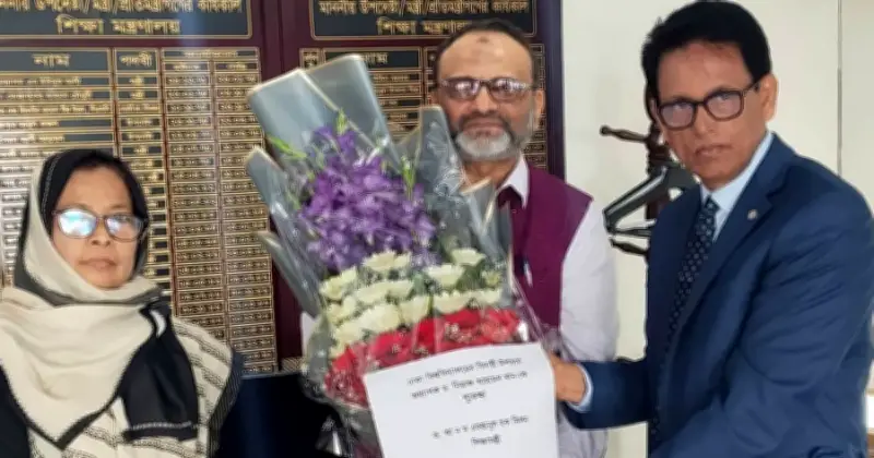 ঢাকা বিশ্ববিদ্যালয়ের উপাচার্য অধ্যাপক নিয়াজ আহমেদ খানের পদত্যাগপত্র জমা