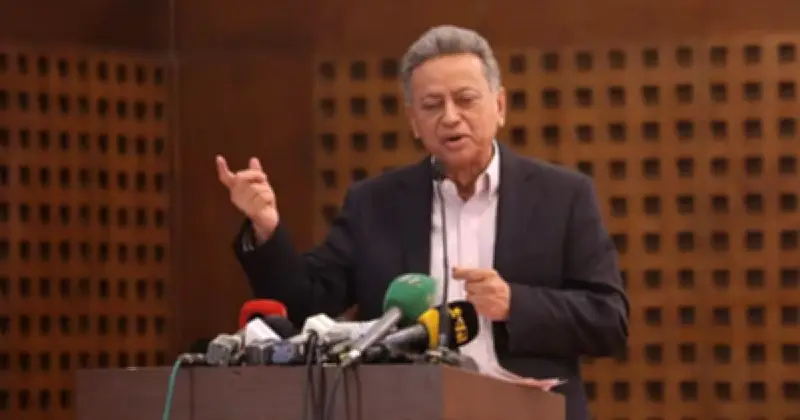 অর্থমন্ত্রী চৌধুরীর ঘোষণা: 'কথা কম, কাজ বেশি' - ফুল গ্রহণে অপারগতা প্রকাশ