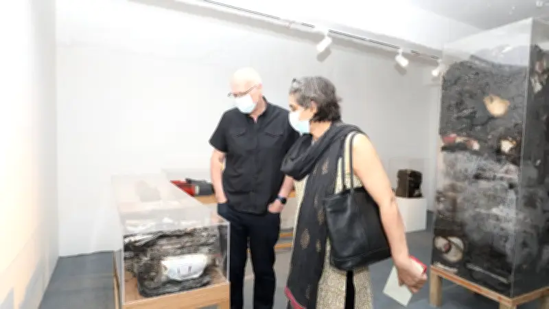 ধ্বংসস্তূপে 'আলো'র প্রদর্শনী: মতপ্রকাশের স্বাধীনতার বার্তা ছড়াচ্ছে কারওয়ান বাজার