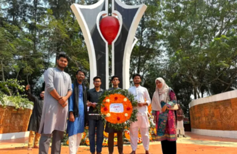 নোবিপ্রবি বন্ধুসভার শহীদ মিনারে পুষ্পস্তবক অর্পণ, ভাষাশহীদদের প্রতি শ্রদ্ধা নিবেদন