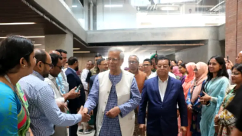 প্রধান উপদেষ্টার দায়িত্ব শেষে ইউনূস সেন্টারে ফিরলেন অধ্যাপক মুহাম্মদ ইউনূস