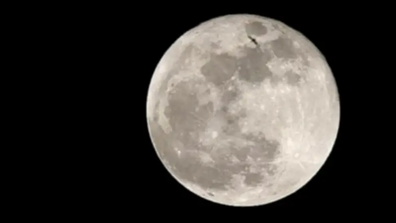 চাঁদ সংকুচিত হচ্ছে, নতুন গবেষণায় আবিষ্কার ১ হাজারের বেশি ফাটল