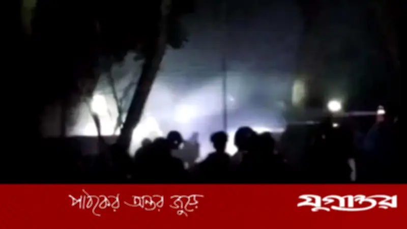 মাদারীপুরে একই রাতে দুই সংঘর্ষ: শতাধিক হাতবোমা বিস্ফোরণ, দুইজন আহত
