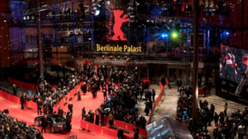 বাংলাদেশি ওয়েব সিরিজ ‘বউ’ নিয়ে আলোচনা, দর্শকদের প্রশংসা পেয়েছে