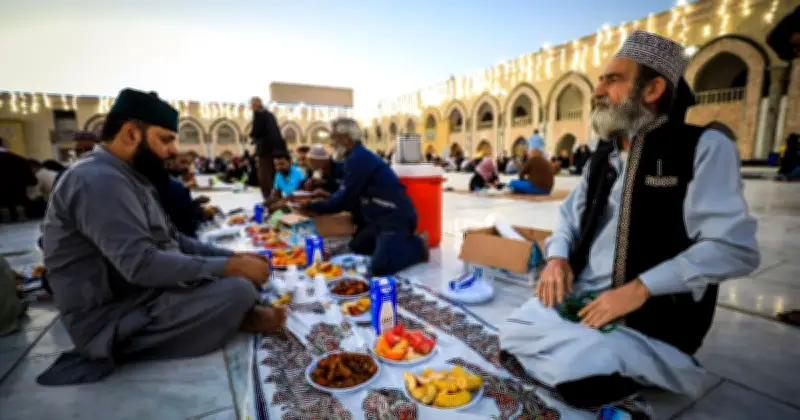 রমজানে রোজা না রাখলেও মসজিদের ইফতারে অংশ নেওয়া যাবে কি? ইসলামি স্কলারদের মতামত