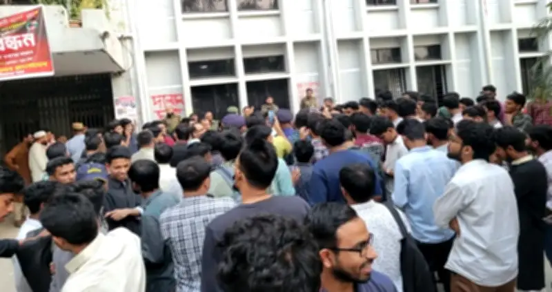 বাংলাদেশে অনলাইন শিক্ষার ভবিষ্যৎ: নতুন সম্ভাবনা ও চ্যালেঞ্জ