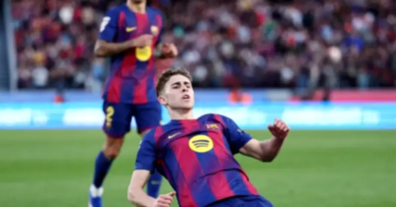 লা লিগায় শীর্ষে বার্সেলোনা, প্রিমিয়ার লিগে শেষ মুহূর্তে জয় লিভারপুলের