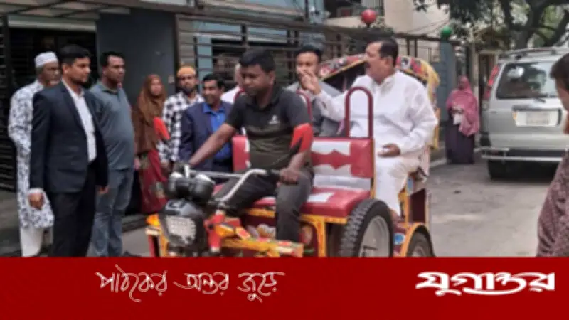 ভূমিমন্ত্রী মিজানুর রহমান মিনুর রিকশায় চলাচল: প্রটোকলহীন সাধারণ জীবনযাপন