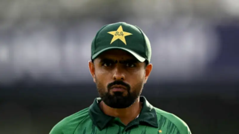 বাবর আজমের টি-টুয়েন্টি সংকট: শোয়েব আখতারের কড়া সমালোচনা ও পরিসংখ্যানের গল্প