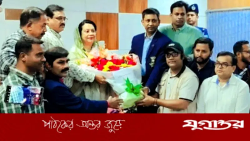 হজযাত্রীদের ভোগান্তি ও টিকিট সিন্ডিকেটের বিরুদ্ধে কঠোর হুঁশিয়ারি বিমানমন্ত্রীর