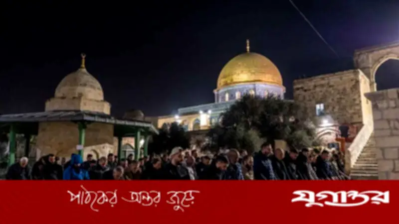 উত্তেজনার মধ্যেও আল-আকসায় ৫০ হাজার ফিলিস্তিনির তারাবি আদায়