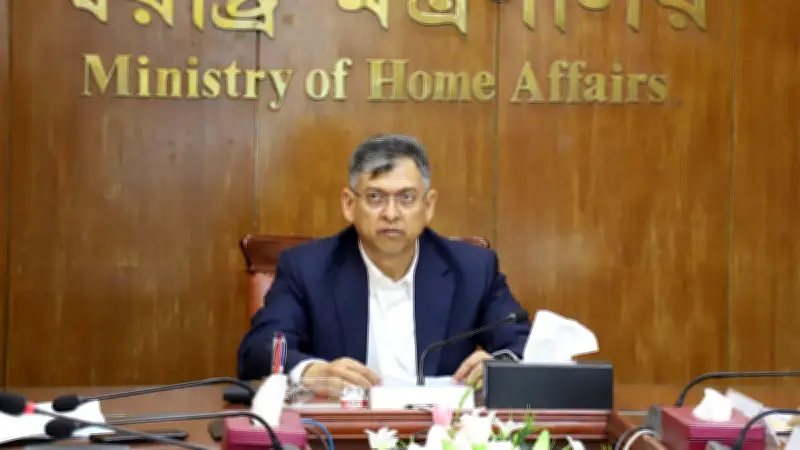 স্বরাষ্ট্রমন্ত্রীর নির্দেশ: ৫ আগস্টের মামলা পুনর্বিবেচনা, অস্ত্র লাইসেন্স যাচাই ও পুলিশ সংস্কার