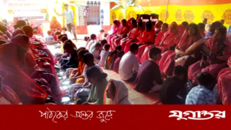 বাগেরহাটের চিতলমারীতে মাতৃপূজা: সন্তানেরা মায়ের পা ধুয়ে জানাল অকৃত্রিম শ্রদ্ধা