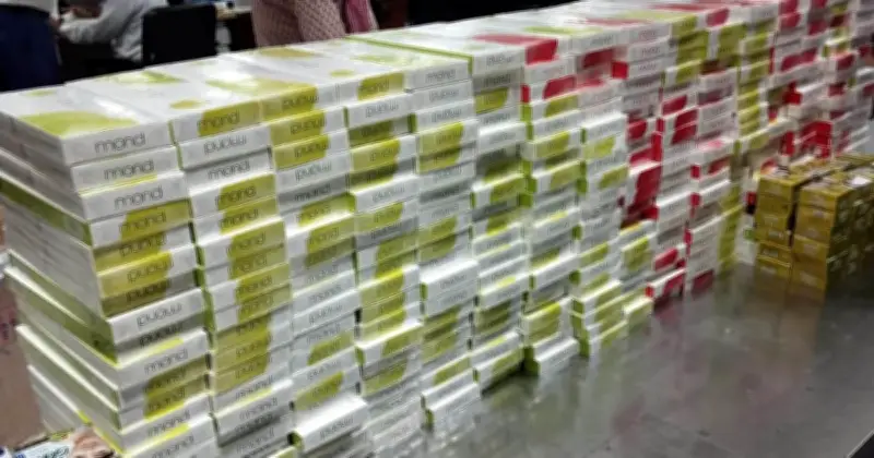 চট্টগ্রাম বিমানবন্দরে অভিযানে ৯১০ কার্টন সিগারেট ও ৪২৮টি নিষিদ্ধ বিউটি ক্রিম জব্দ