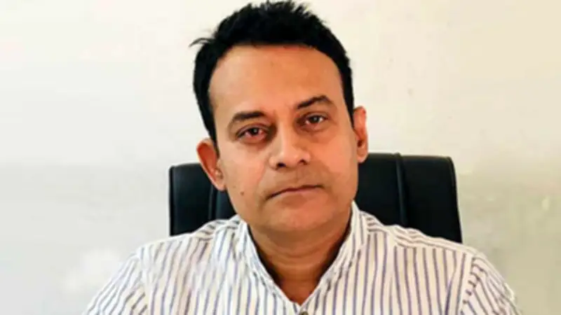 বাণিজ্যমন্ত্রীর সতর্কবার্তা: সড়ক নির্মাণে অনৈতিকতা বন্ধ করুন, মূল্য কারসাজিতে কঠোর ব্যবস্থা