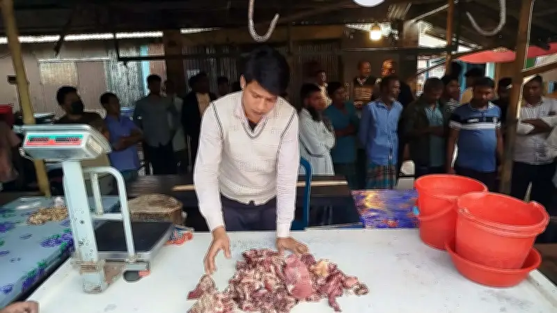 কুড়িগ্রামে পচা গরুর মাংস বিক্রির অভিযোগে ব্যবসায়ীর ১০ হাজার টাকা জরিমানা