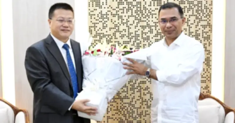 চীনের রাষ্ট্রদূত প্রধানমন্ত্রী তারেক রহমানকে চীন সফরের আমন্ত্রণ জানালেন