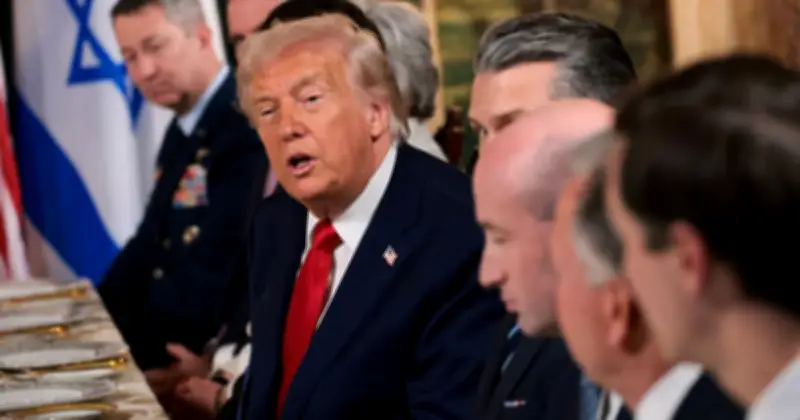 ইরানে হামলার হুমকিতে ট্রাম্পের কৌশল নিয়ে ধোঁয়াশা, মধ্যপ্রাচ্যে মার্কিন সামরিক উপস্থিতি বাড়ছে