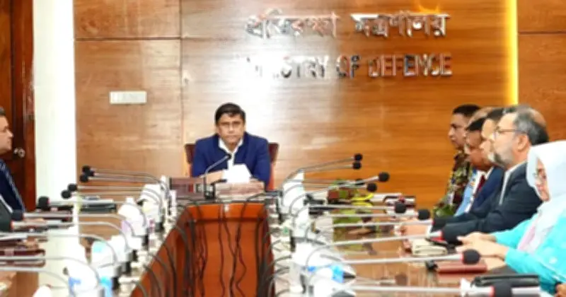 প্রধানমন্ত্রীর প্রতিরক্ষা উপদেষ্টা: ১৭ বছরের ক্ষতিগ্রস্ত কাঠামো সংস্কারে জনমুখী সশস্ত্র বাহিনী গড়ার প্রত্যয়