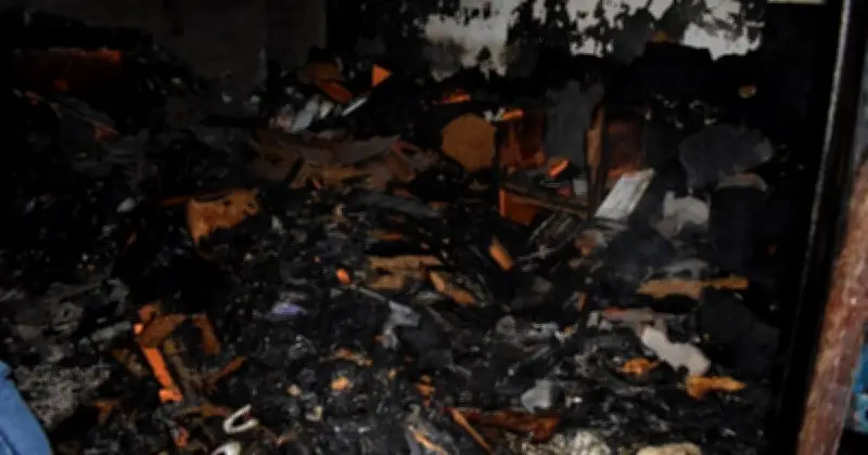 খুলনার বাইতুন নূর শপিং সেন্টারে অগ্নিকাণ্ড: বৈদ্যুতিক শর্ট সার্কিটে ১২ দোকান ক্ষতিগ্রস্ত