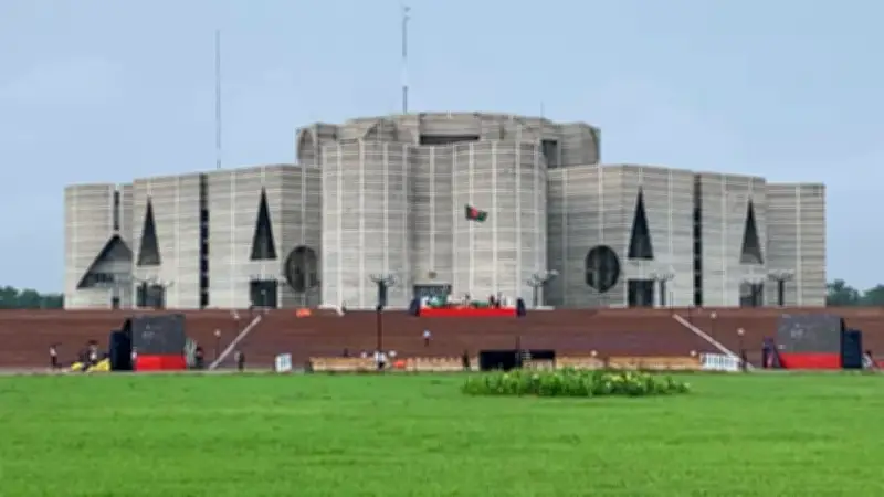 বিশ্বকাপে রানের পাহাড় গড়ে ওয়েস্ট ইন্ডিজের জয়, রাজনৈতিক ও নিরাপত্তা সংকটে দেশ