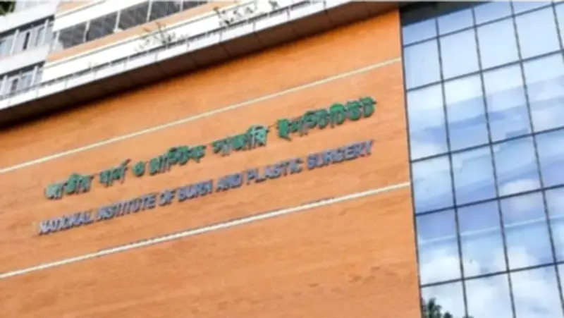 কুমিল্লায় সিলিন্ডার বিস্ফোরণে শিশুসহ ৪ জনের দগ্ধ, পুলিশ কর্মকর্তাদের পুনর্বহালের সিদ্ধান্ত