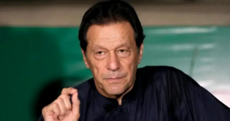 পাকিস্তানের কারাবন্দি সাবেক প্রধানমন্ত্রী ইমরান খানের চোখের চিকিৎসা, ব্যক্তিগত চিকিৎসকের অনুমতি নিয়ে অভিযোগ