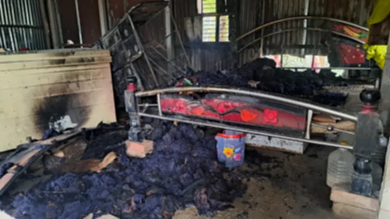 রাজবাড়ীতে জমি বিরোধে হামলায় নিহত ১, অভিযুক্তের বাড়িতে আগুন